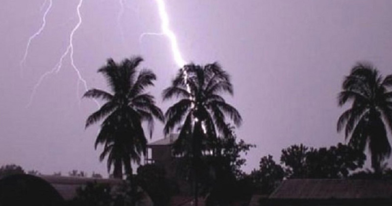 ফুলবাড়িয়ায় বজ্রপাতে কলেজছাত্রীসহ নিহত ২