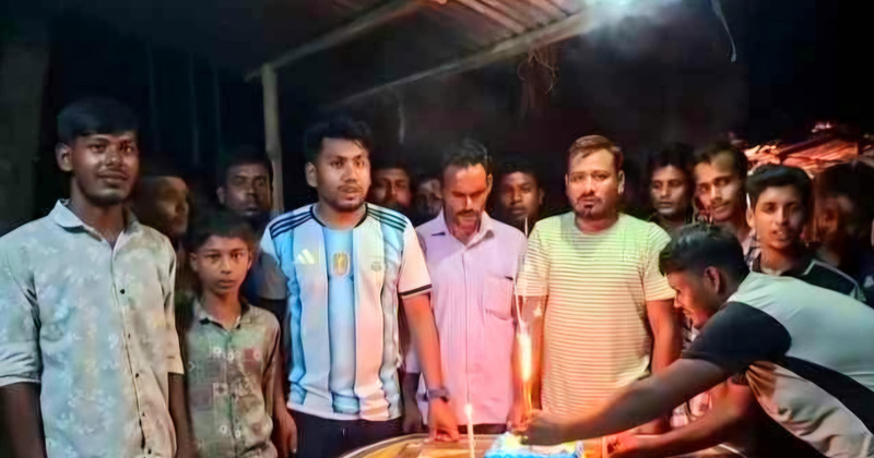 ​মহম্মদপুরে চায়ের দোকানে আওয়ামী লীগের প্রতিষ্ঠাবার্ষিকী পালন!