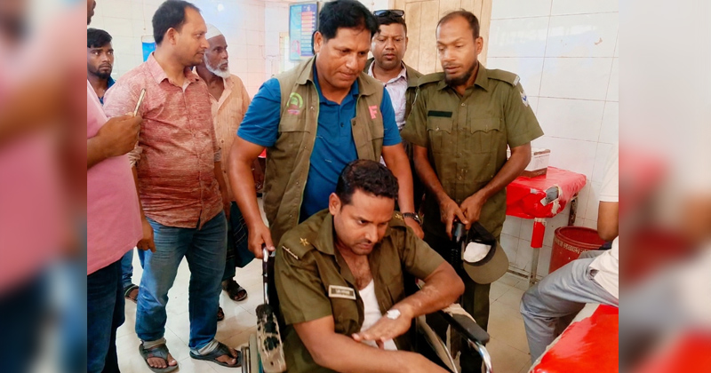 বনকর্মীদের ওপর হামলা। ছবি: প্রতিবেদক