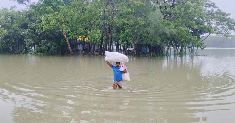 টানা বৃষ্টিতে তলিয়ে গেছে হাতিয়ার ৮০ গ্রাম, পানিবন্দি ৫০ হাজার মানুষ