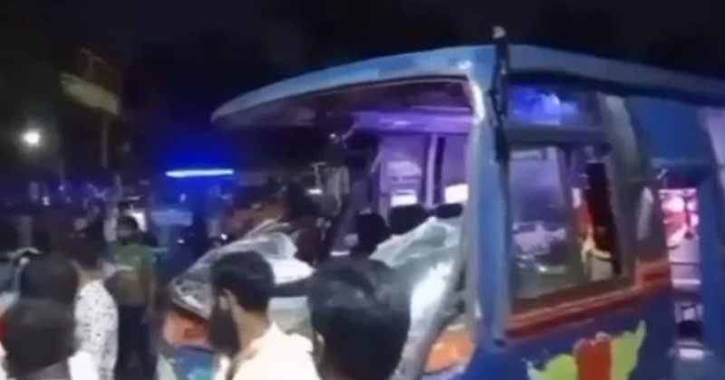 নিয়ন্ত্রণ হারিয়ে কুর্মিটোলা হাসপাতাল প্রাঙ্গণে বাস, পথচারী নিহত