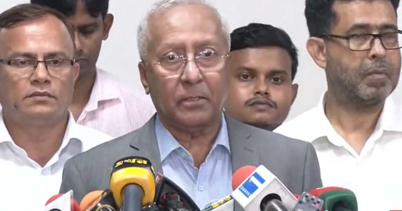 ব্রিফিংয়ে কথা বলছেন আখতার আহমেদ। ছবি সংগৃহীত