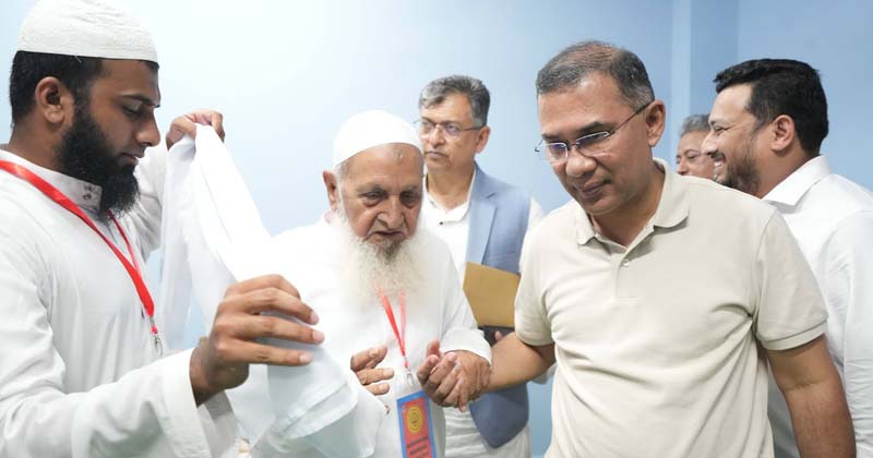 শাহ মুহিব্বুল্লাহের সাথে সাক্ষাৎ করেছেন প্রধানমন্ত্রী তারেক রহমান। ছবি বিএনপি মিডিয়া সেল।