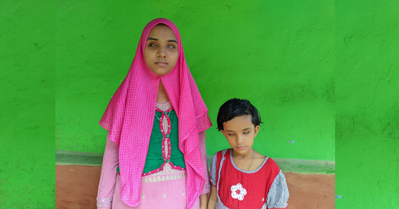 জন্মান্ধ দুই বোন। ছবি: প্রতিবেদক