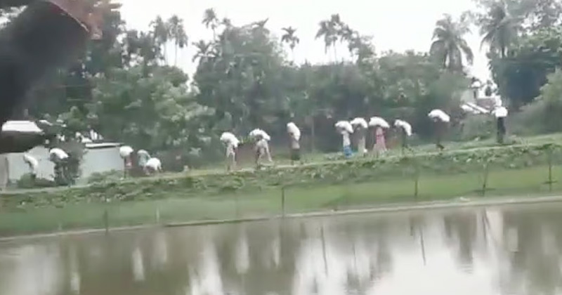 ভূরুঙ্গামারীতে গুদাম ভেঙে ১০ হাজার কেজি সার নিয়ে গেলেন কৃষকরা