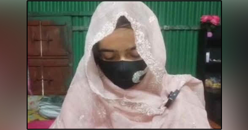 বিয়ের দাবিতে প্রেমিকের বাড়িতে অনশনরত তরুণী বৃষ্টি