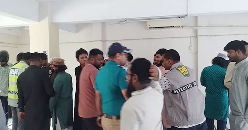 তেজগাঁও মসজিদে গোপন বৈঠক থেকে জঙ্গি সন্দেহে গ্রেপ্তার ২৩