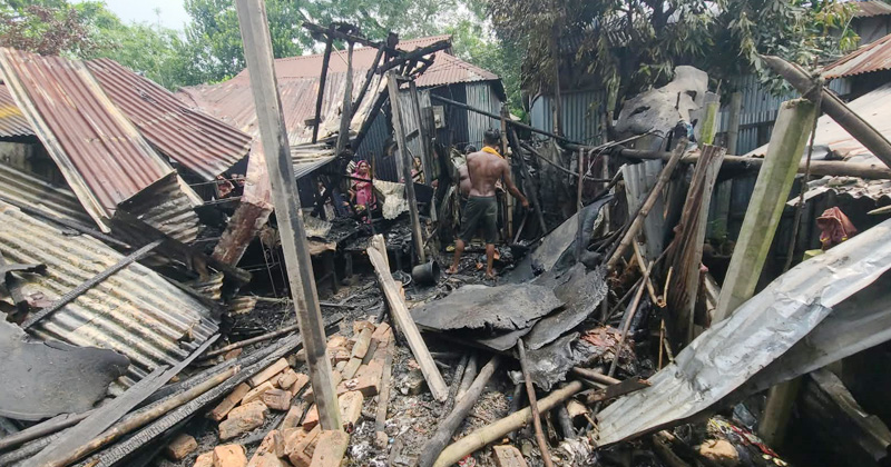শ্রীপুরে রান্নার আগুনে পুড়ল পাঁচ বসতঘর 
