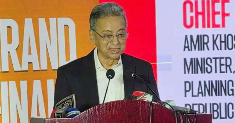 বক্তব্য দিচ্ছেন আমির খসরু মাহমুদ চৌধুরী।
