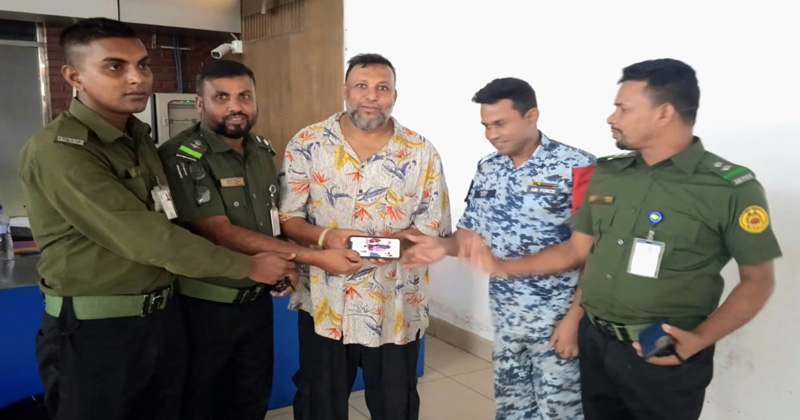 ছবি : খোলা কাগজ