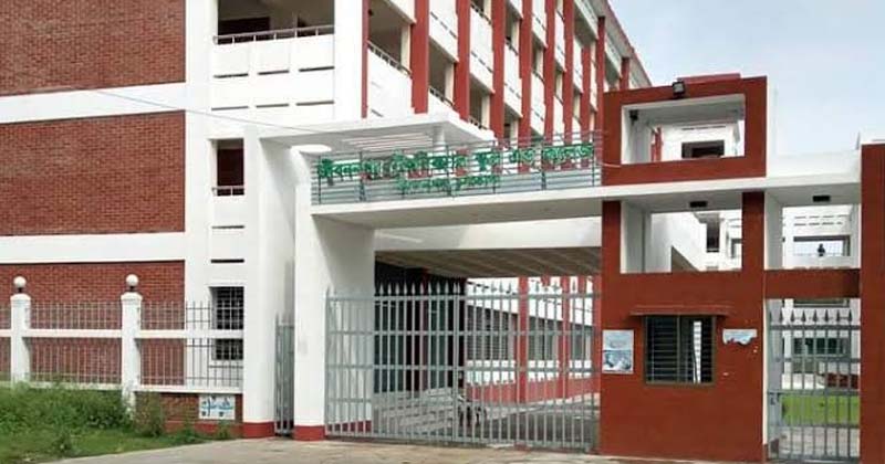 ১৫ শিক্ষকের কলেজে পাস করেছেন এক শিক্ষার্থী