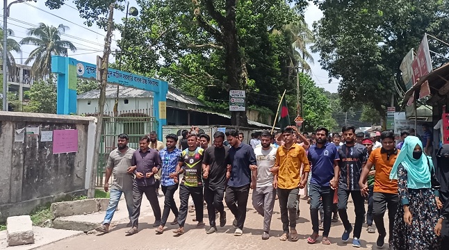 শেখ হাসিনার বিচারের দাবিতে সুন্দরগঞ্জে বিক্ষোভ মিছিল