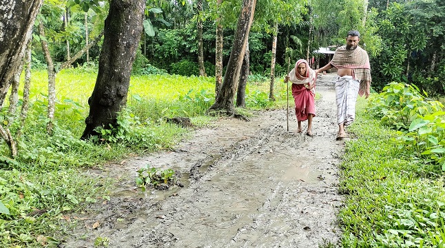 লালমোহনে ৫৫৫ কি.মি. কাঁচা সড়কে লক্ষাধিক মানুষের দুর্ভোগ