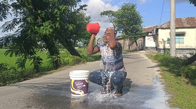 ক্যাসিনো খেলে ১৫ লাখ টাকা হেরে দুধ দিয়ে গোসল