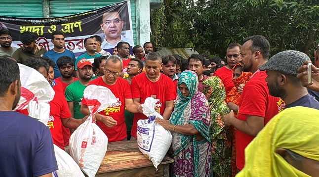 ফেনীতে যুবদলের ত্রাণ সহায়তা অব্যাহত