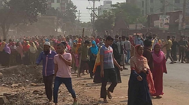 আশুলিয়া-টঙ্গীতে অর্ধশত কারখানায় ছুটি ঘোষণা