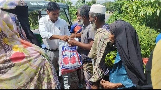 বন্যার্তদের পাশে চাটখিলের কর্মজীবী সংগঠনগুলো