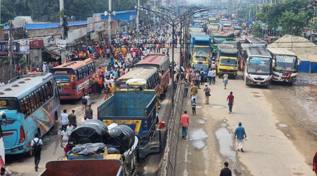 ৫৩ ঘণ্টা পর নবীনগর-চন্দ্রা মহাসড়কে যানচলাচল