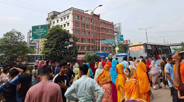 পোশাক শ্রমিকদের অবরোধে প্রগতি সরণিতে তীব্র যানজট