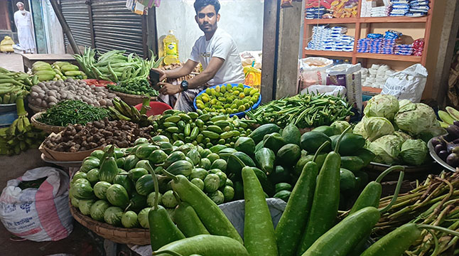 গরিবের ভরসা সবজিও এখন বিলাসী পণ্য